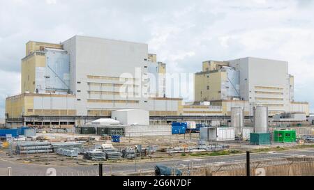 Centrale nucléaire de Dungeness B dans la réserve naturelle nationale de Dungeness Kent Angleterre GB Europe Banque D'Images