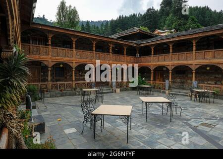 Naggar, Inde - juin 2021 : détail du château de Naggar situé dans le district de Kullu le 24 juin 2021 à Naggar, Himachal Pradesh, Inde. Banque D'Images