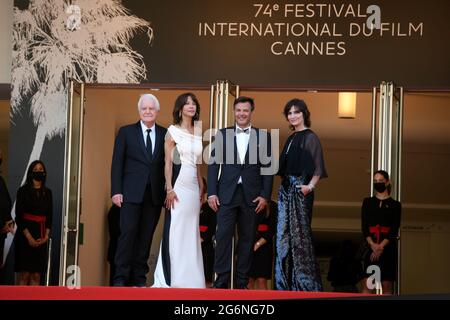 Cannes, France. 07e juillet 2021. 74e Festival de Cannes, film de tapis rouge tout s'est bien passe. Photo Geraldine Paillas, réalisateur François Ozon, Sophie Marceau et André Dussollier crédit: Agence de photo indépendante/Alamy Live News Banque D'Images