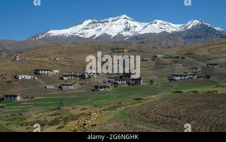 Vue panoramique sur le village de Langza dans la vallée de Spiti dans l'Himalaya, Himachal Pradesh, Inde. Banque D'Images