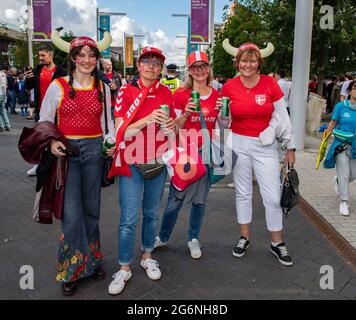 Londres, Royaume-Uni. 07e juillet 2021. Supporters de football avant l'Angleterre contre le Danemark Euro 2020 semi-finale au stade Wembley, Londres, Angleterre le 7 juillet 2021. Photo par Andrew Aleksiejczuk/Prime Media Images. Crédit : Prime Media Images/Alamy Live News Banque D'Images