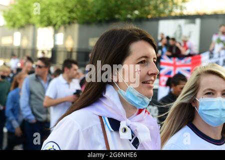 Londres, Royaume-Uni. 07e juillet 2021. Les fans arrivent pour la demi-finale de la coupe d'Europe entre l'Angleterre et le Danemark à Wembley, Angleterre crédit: SPP Sport Press photo. /Alamy Live News Banque D'Images