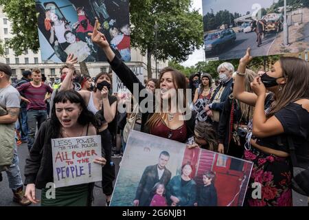 Les voyageurs tziganes et les Roms tziganes protestent contre le projet de loi du gouvernement britannique sur la police, la criminalité, la peine et les tribunaux, Whitehall London, Royaume-Uni Banque D'Images