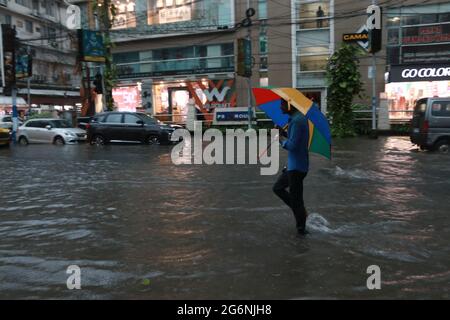 Kolkata, Inde. 07e juillet 2021. Rue Watertored après la forte pluie dans la ville de Kolkata. (Photo de Dipa Chakraborty/Pacific Press) crédit: Pacific Press Media production Corp./Alay Live News Banque D'Images