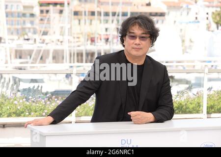 7 juillet 2021, Cannes, France: Le réalisateur sud-coréen BONG JOON-HO au rendez-vous avec Bong Joon-Ho, Photocall au 74e Festival de Cannes 2021. (Image de crédit : © Frederick InjimbertZUMA Wire) Banque D'Images