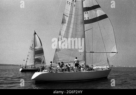 AJAXNETPHOTO. 7 JUILLET 1979. SOLENT, COWES, ANGLETERRE. - YACHT D'ÉQUIPE - BLIZZARD (GBR) AU DÉBUT DE LA COURSE OFFSHORE DE COWES-DINARD. YACHT ÉTAIT UN YACHT DE L'ÉQUIPE DE COUPE DE GB ADMIRAL DANS LA MÊME ANNÉE. PHOTO:JONATHAN EASTLAND/AJAX REF:2790707 32 8 Banque D'Images