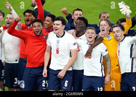 Luke Shaw, Tyrone Mings, Reece James, Jude Bellingham, Harry Maguire, Bukayo Saka, Kieran Trippier, Jordan Pickford, Jack Grealish et les coéquipiers célèbrent la victoire du match de demi-finale de l'UEFA Euro 2020 au stade Wembley, Londres. Date de la photo: Mercredi 7 juillet 2021. Banque D'Images