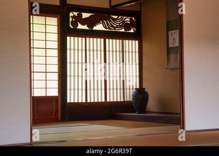 Japon, Takahashi, Temple Raikyuji, jardin, Préfecture d'Okayama .chambres intérieures d'une maison japonaise traditionnelle Banque D'Images