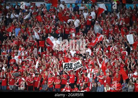 Londres, Royaume-Uni, 7 juillet 2021. Londres, Royaume-Uni. 07e juillet 2021. Danemark fans à l'Angleterre contre Danemark UEFA EURO 2020 semi-finale au stade Wembley, Londres, Royaume-Uni, le 7 juillet 2021. Crédit: Paul Marriott/Alay Live News crédit: Paul Marriott/Alay Live News Banque D'Images