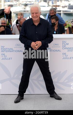 Cannes, France. 08 juillet 2021. 74e Festival de Cannes 2021, film Photocall : 'tout s'est bien passe (tout s'est bien passé)' en photo : André Dussollier crédit : Agence photo indépendante/Alamy Live News Banque D'Images