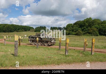 Armée britannique FV432 un armurier militaire en exercice sur la plaine de Salisbury, au Royaume-Uni Banque D'Images