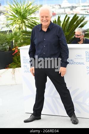 Cannes, France. 08 juillet 2021. CANNES, FRANCE. 8 juillet 2021 : André Dussollier au photocall pour tout s'est bien passé au 74e Festival de Cannes. Crédit photo : Paul Smith/Alamy Live News Banque D'Images