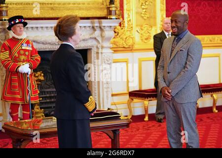 M. Giles Terera de Londres est fait un MBE (membre de l'ordre de l'Empire britannique) par la Princesse Royale au Palais St James à Londres. Date de la photo: Jeudi 8 juillet 2021. Banque D'Images