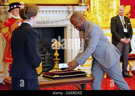 M. Giles Terera de Londres est fait un MBE (membre de l'ordre de l'Empire britannique) par la Princesse Royale au Palais St James à Londres. Date de la photo: Jeudi 8 juillet 2021. Banque D'Images