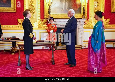 M. Kanti Nagda de Pinner est fait un MBE (membre de l'ordre de l'Empire britannique) par la Princesse Royale au Palais St James à Londres. Date de la photo: Jeudi 8 juillet 2021. Banque D'Images