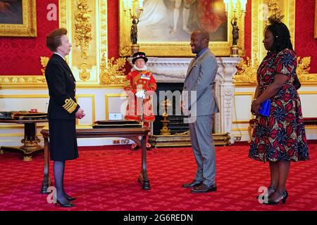 M. Giles Terera de Londres est fait un MBE (membre de l'ordre de l'Empire britannique) par la Princesse Royale au Palais St James à Londres. Date de la photo: Jeudi 8 juillet 2021. Banque D'Images