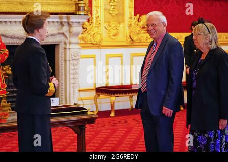 M. Neil Dallen d'Epsom est fait membre de l'ordre de l'Empire britannique par la princesse royale au Palais St James à Londres. Date de la photo: Jeudi 8 juillet 2021. Banque D'Images