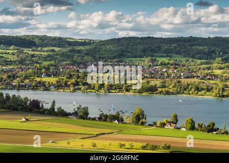 Vue sur Oehningen et la péninsule de Hoeri, lac de Constance, Bade-Wurtemberg, Allemagne Banque D'Images