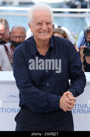 Cannes, France. 08 juillet 2021. Andre Dussollier arrive à un photocall pour le film 'tout s'est bien passé (tout s'est bien passé)' lors du 74e Festival international du film de Cannes, France, le jeudi 8 juillet 2021. Photo de David Silpa/UPI crédit: UPI/Alay Live News Banque D'Images