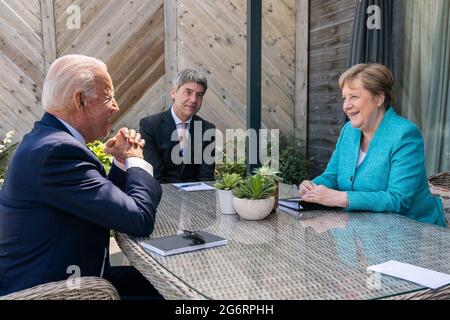 Le président Joe Biden se réunit pour une brève réunion de retrait avec la chancelière allemande Angela Markel lors du sommet du G7 à l'hôtel et domaine de Carbis Bay le samedi 12 juin 2021, à St. Ives, en Cornouailles, Angleterre. (Photo officielle de la Maison Blanche par Adam Schultz via Sipa USA) Remarque : les frais facturés par l'agence sont uniquement pour les services de l'agence et ne sont pas, ni destinés à, transmettre à l'utilisateur la propriété du droit d'auteur ou de la Licence dans le matériel. L'agence ne revendique aucune propriété, y compris, mais sans s'y limiter, le droit d'auteur ou la licence dans le matériel joint. En publiant ce matériel Banque D'Images