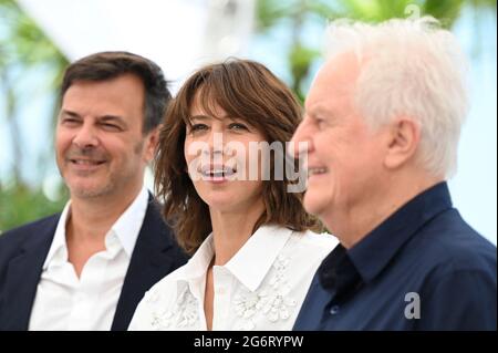 François Ozon, André Dussollier, Sophie Marceau participant au tout s'est bien passe (tout s'est bien passé) Photocall dans le cadre du 74e Festival international du film de Cannes, le 08 juillet 2021. Photo d'Aurore Marechal/ABACAPRESS.COM Banque D'Images