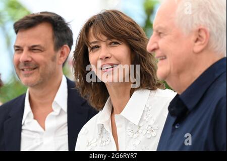 François Ozon, André Dussollier, Sophie Marceau participant au tout s'est bien passe (tout s'est bien passé) Photocall dans le cadre du 74e Festival international du film de Cannes, le 08 juillet 2021. Photo d'Aurore Marechal/ABACAPRESS.COM Banque D'Images