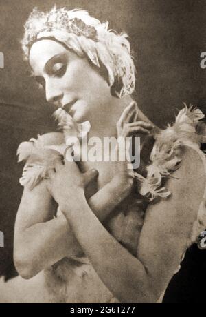 Un portrait des années 1940 d'Anna Pavlova dansant dans le ballet 'le Cygne. Vaguement basé sur le mythe classique de Leda et le Swan le Cygne est un ballet à un acte, avec une chorégraphie de Mariquita, un scénario de Catulle Mendès, et de la musique de Charles Lecocq. Il a été présenté pour la première fois à Paris à l'Opéra-Comique, le 20 avril 1899.née Anna Matveyevna Pavlova ; Anna Pavlovna Pavlova est née en Russie où elle était connue sous le nom de Анна Павловна Павлова. Elle a été une artiste principale du Ballet impérial russe et des Ballets russes de Sergueï Diaghilev et a été célèbre pour sa danse du cygne mourant . Banque D'Images