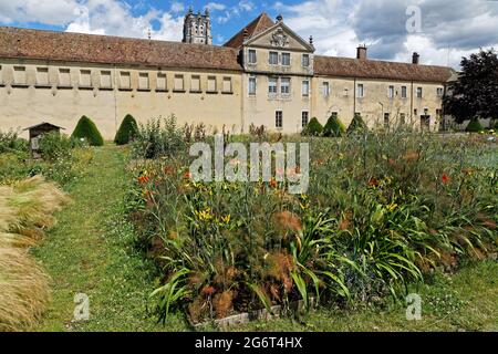 BOURG-en-BRESSE, FRANCE, 29 juin 2021 : Jardins du monastère royal de Brou Banque D'Images