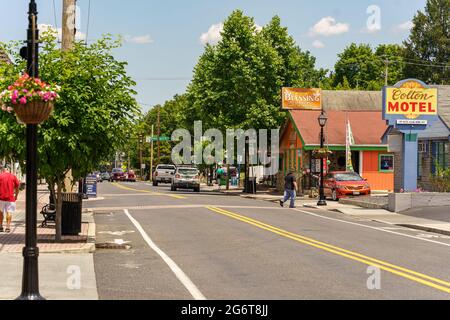 Gettysburg, PA, Etats-Unis - 4 juillet 2021 : Steinwehr Avenue à Gettysburg. Banque D'Images