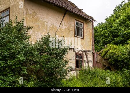 Le village est-allemand de Görsdorf était si proche de la frontière à l'époque de la division allemande qu'il était complètement entouré d'un mur supplémentaire. Schalkau, Allemagne Banque D'Images