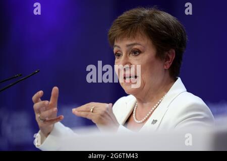 Sofia, Bulgarie - 8 juillet 2021 : la directrice générale du Fonds monétaire international (FMI), Kristalina Georgieva, s'adresse aux médias lors d'une conférence de presse lors du sixième Sommet des trois mers et Forum des affaires. Banque D'Images