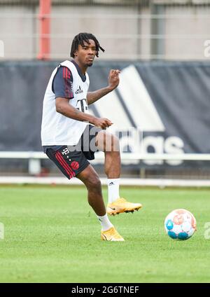 Munich, Allemagne, 7 juillet 2021, Omar Richards, FCB 3 dans la formation du FC BAYERN MUENCHEN le 7 juillet 2021 à Munich, Allemagne saison 2021/2022, match jour x, 1.Bundesliga, FCB, München, x.Spieltag. © Peter Schatz / Alamy Live News Banque D'Images