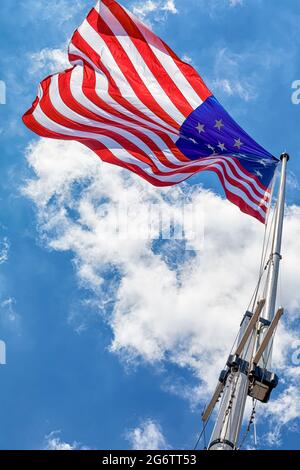 Le drapeau à 15 étoiles/rayures des États-Unis survole fort McHenry. C'est la bannière « Star-Spanled » de l'hymne national des États-Unis. Banque D'Images