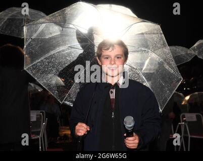 Munich, Allemagne. 08 juillet 2021. L'acteur Carl Koch vient au cinéma en plein air Mond und Sterne pour la projection du thriller vampire « Blood Red Sky » dans le cadre du Festival international du film de Munich. Credit: Felix Hörhager/dpa/Alay Live News Banque D'Images