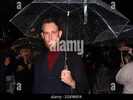 Munich, Allemagne. 08 juillet 2021. L'acteur Rutger Lysen arrive au cinéma en plein air Mond und Sterne pour la projection du thriller vampire « Blood Red Sky » dans le cadre du Festival international du film de Munich. Credit: Felix Hörhager/dpa/Alay Live News Banque D'Images