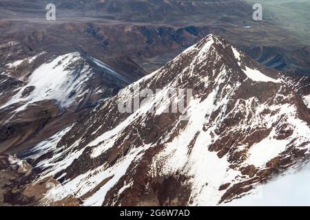 Vue depuis le sommet de la montagne Huayna Potosi (6088 m) en Bolivie. Cordillera chaîne de montagnes. Banque D'Images