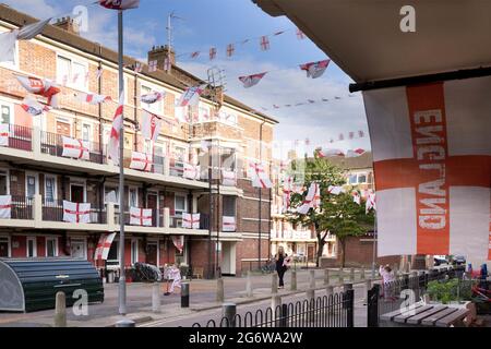 Des centaines de drapeaux d'Angleterre décorent chaque maison tenue dans Kirby Estate, Londres, CHAMPIONNAT DE football EURO 2020, Angleterre, Royaume-Uni Banque D'Images