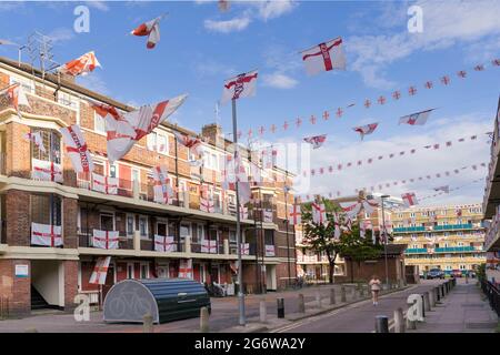 Des centaines de drapeaux d'Angleterre décorent chaque maison tenue dans Kirby Estate, Londres, CHAMPIONNAT DE football EURO 2020, Angleterre, Royaume-Uni Banque D'Images