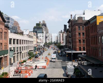 New York, NY - Etats-Unis - 6 juillet 2021 : vue à cheval du quartier de Meatpacking, vue depuis la High Line. Banque D'Images