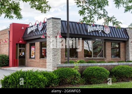 Un bâtiment de restauration rapide indépendant Wendy's à Fishers, Indiana, États-Unis. Banque D'Images