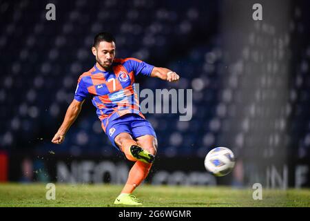 Buriram, Thaïlande. 06e juillet 2021. Pakorn Prempak de Port FC vu en action lors du match du groupe J de la Ligue des champions 2021 de l'AFC entre Port FC et Kitchee SC au stade Buriram. (Note finale; Port FC 1:1Kitchee SC) (photo par Amphol Thongmueangluang/SOPA I/Sipa USA) crédit: SIPA USA/Alay Live News Banque D'Images