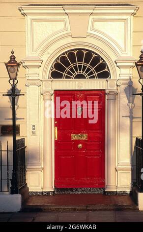 IRLANDE. DUBLIN. PORTES TRADITIONNELLES GÉORGIENNES PRÈS DE LA PLACE MERRION. Banque D'Images