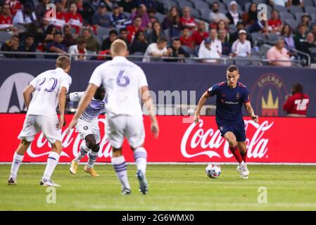 Le défenseur des pompiers de Chicago Boris Sekulic (2) dribble le ballon lors d'un match MLS contre le SC de la ville d'Orlando à Soldier Field, le mercredi 7 juillet 2021, in Banque D'Images