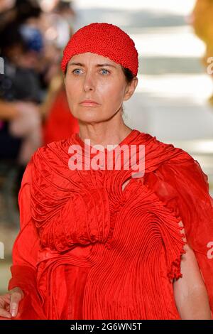 Paris, France. 08 juillet 2021, des modèles marchent sur la piste lors du spectacle Vaishali S Couture haute Couture automne/hiver 2021/2022 dans le cadre de la semaine de la mode de Paris le 08 juillet 2021 à Paris, France. Photo de Jana appelez-moi J/ABACAPRESS.COM Banque D'Images