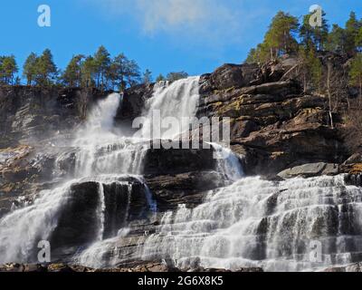 Cascade de Tvindefossen et réserve naturelle près de Voss en Norvège Banque D'Images