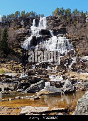 Cascade de Tvindefossen et réserve naturelle près de Voss en Norvège Banque D'Images