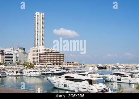 Baie de Saint George également connue sous le nom de baie de Zaitunay, Beyrouth, Liban Banque D'Images