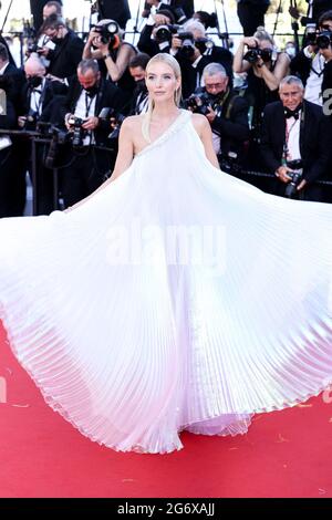 CANNES - 08 JUILLET : Leonie Hanne arrive à la première de 'STILLWATER' lors du 74e Festival de Cannes le 08 juillet 2021 au Palais des Festivals de Cannes, France. (Photo de Lyvans Boolaky/ÙPtertainment/Sipa USA) Banque D'Images