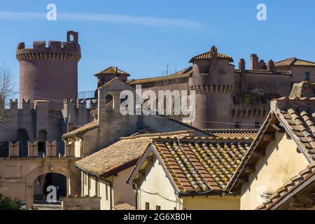 Château médiéval et ville de Santa Severa (commune de Santa Marinella) situé le long de l'ancienne via Aurelia près de Rome en face de la Tyrrhénienne Banque D'Images