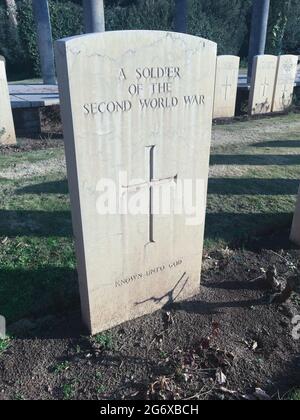 ANZIO, ROME, ITALIE - 23 JANVIER 2020 : tombe d'un soldat non identifié portant l'inscription « connu de Dieu » dans le cimetière de guerre de Beach Head (également appelé Banque D'Images